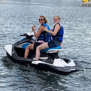 Meet your Posher, Caitlin